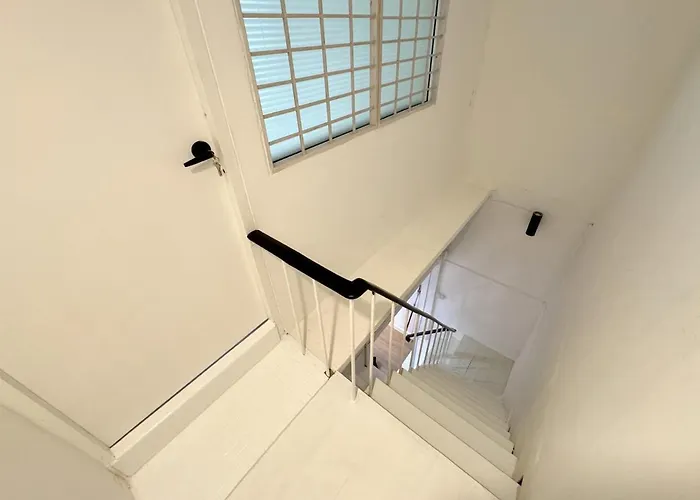 Velin Banthatthong - Entire House With 2 Bedrooms Near Siam