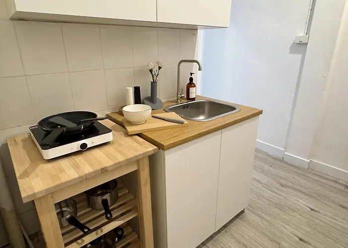Velin Banthatthong - Entire House With 2 Bedrooms Near Siam
